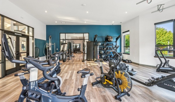 SR⭐︎ APT-013 Zionsville Apartments with a Pool | The Rail at 1380